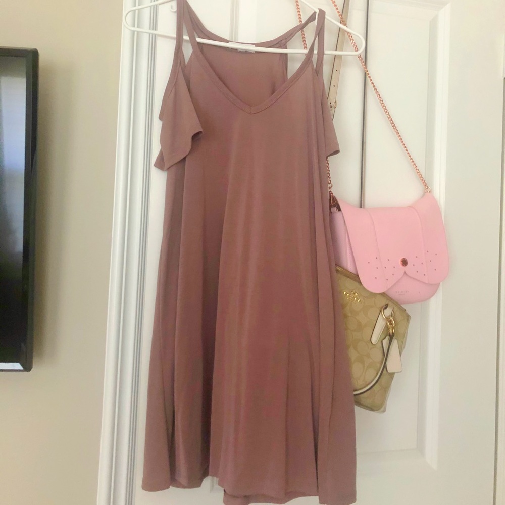 shoulder cut-out t shirt dress